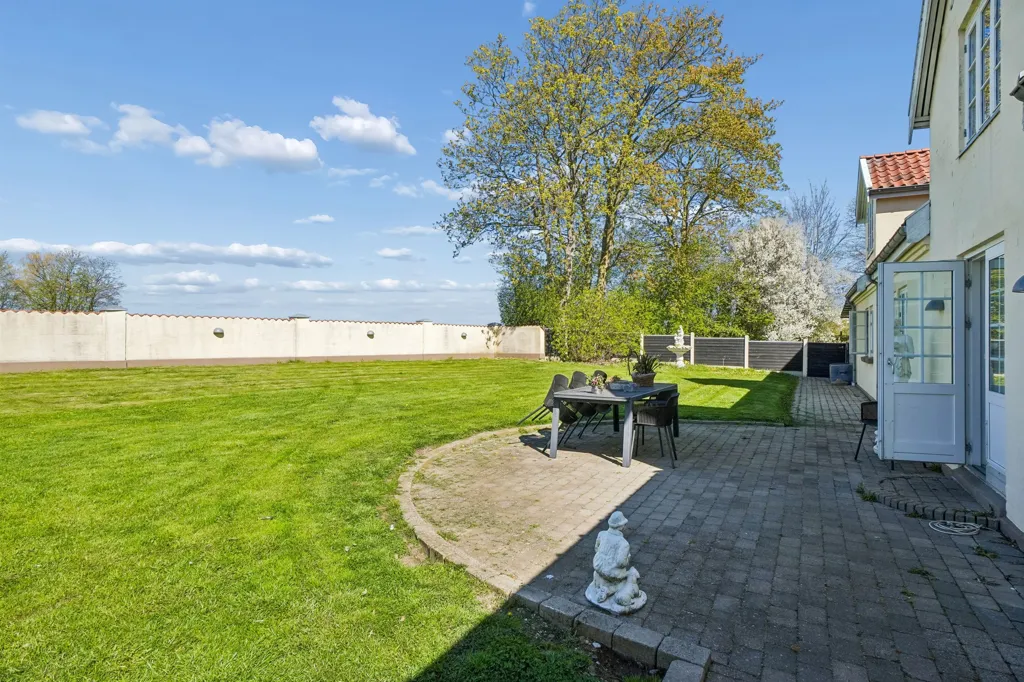 Aed - Mixed-Use Property with Kennel in Ruds Vedby