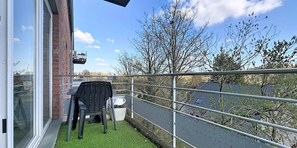 Rõdu - Apartment with Balcony in Mont-sur-Marchienne