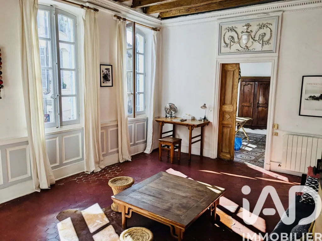 Séjour - Appartement de Standing avec Plafonds Hauts à Avignon