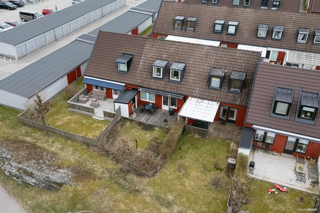 Õhuvaade - Detached House with Balcony in Borås