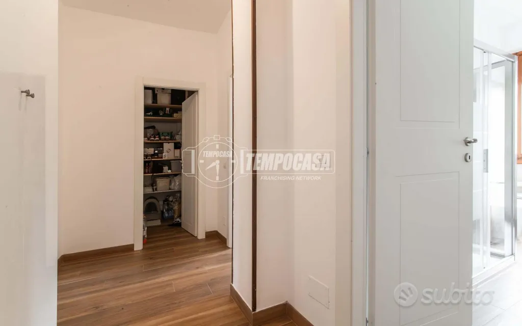 Entrée - Fully Renovated Triplex near Station in Desio