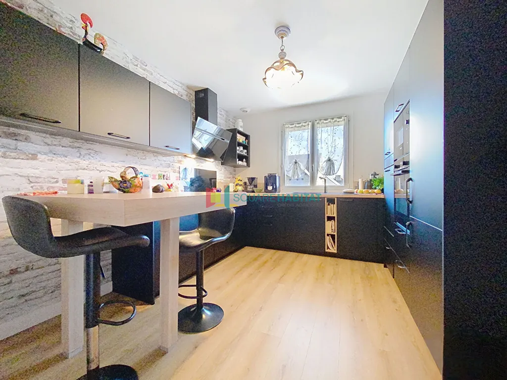 Cuisine - Maison avec jardin et terrasse à Trébedan