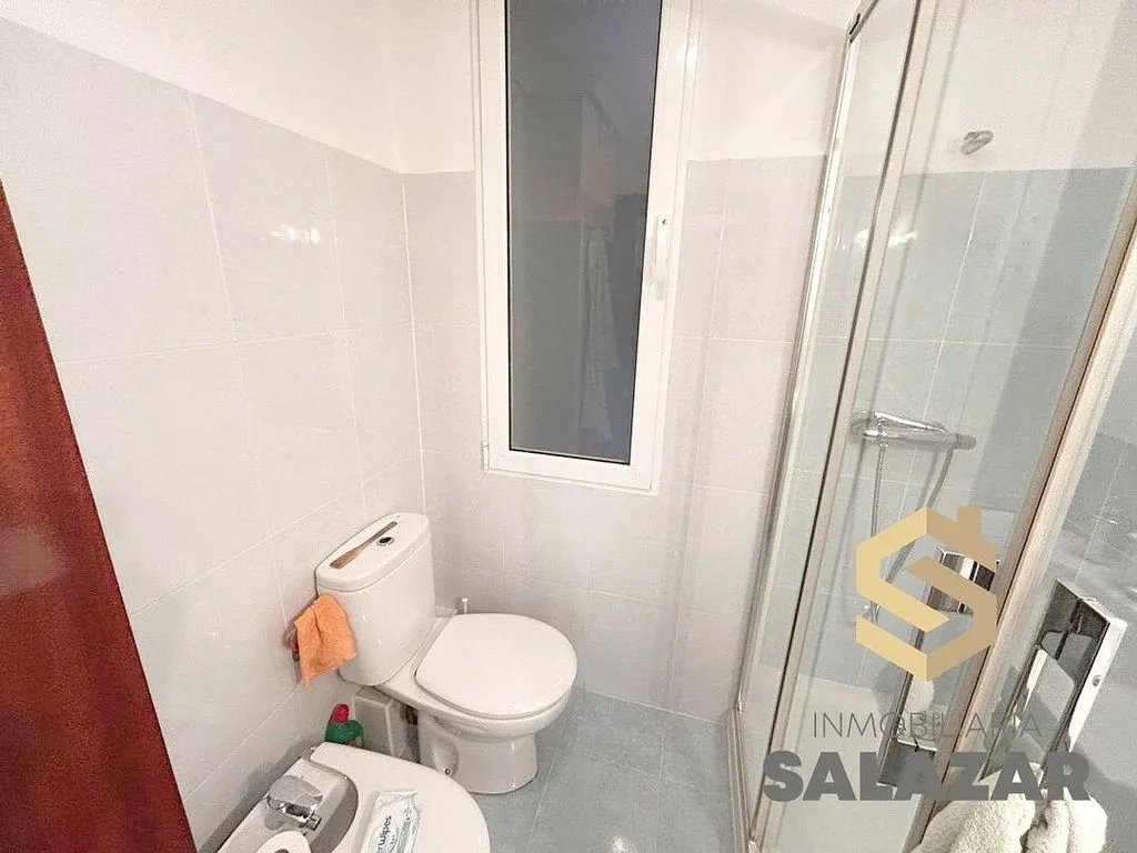 Bagni - Student Flat with Terrace on Avenida del Ferrocarril