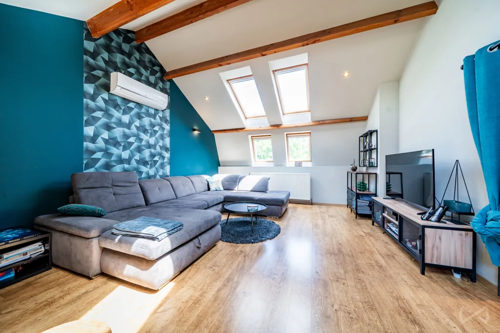 Elutuba - Three-Storey House with Terrace in Bray