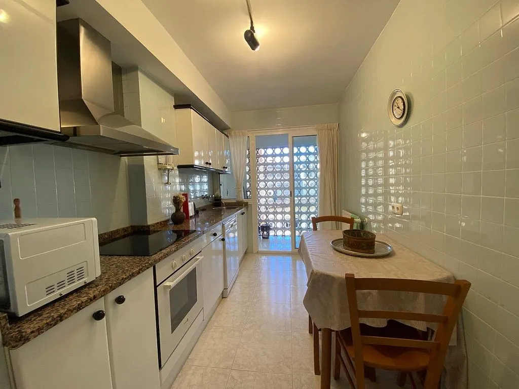 Köök - Three-Bedroom Flat with Balcony in Urkizu