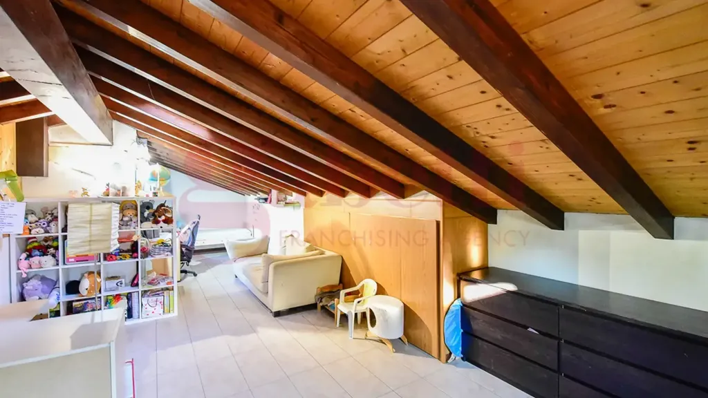 Toad - Modern Villa with Garden in Cantù