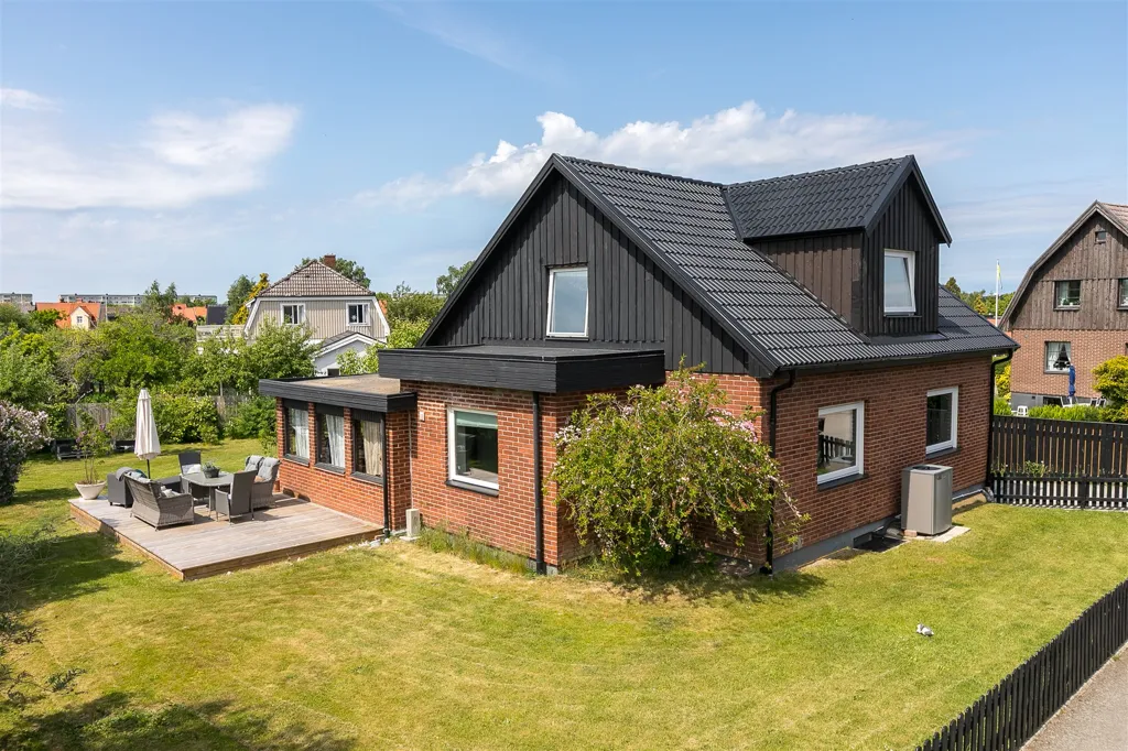 Aerial - Modernised Villa with Guesthouse in Malmö