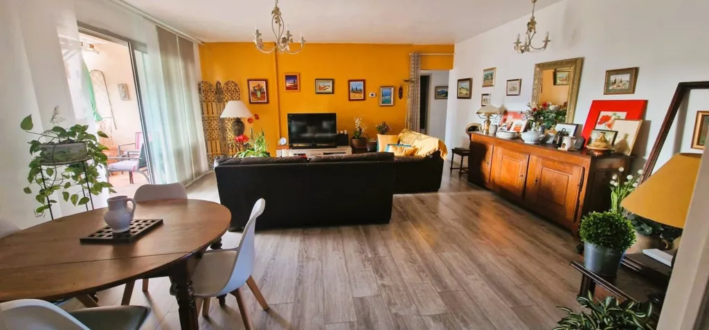 Dining Room - Charming Triplex with Garden View in Residence L'Étoile