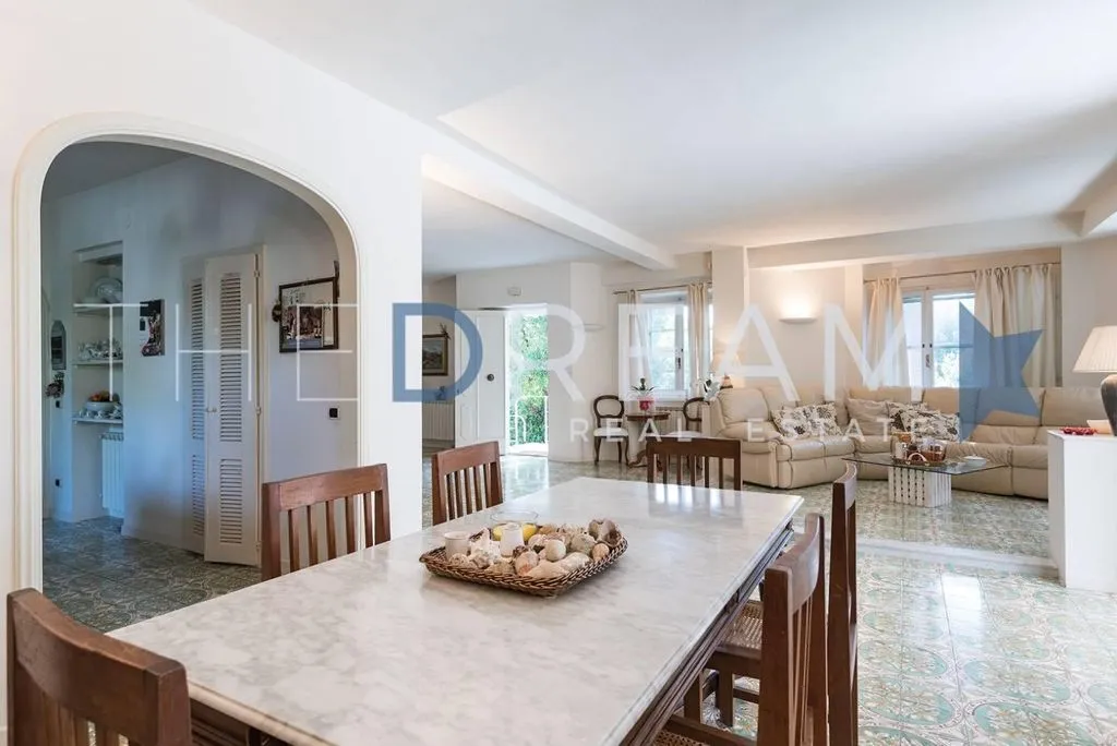 Söögituba - Luxury Villa with Sea View in Rosignano Marittimo