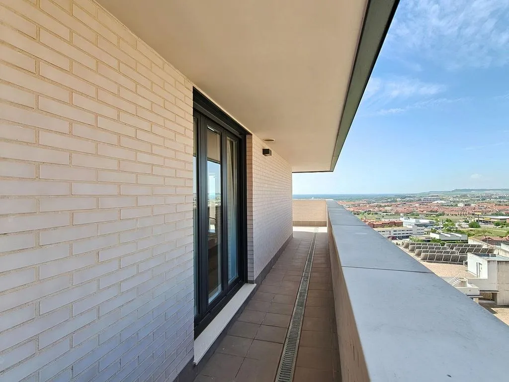 Balcon - Modern Apartment with Pool in Parquesol