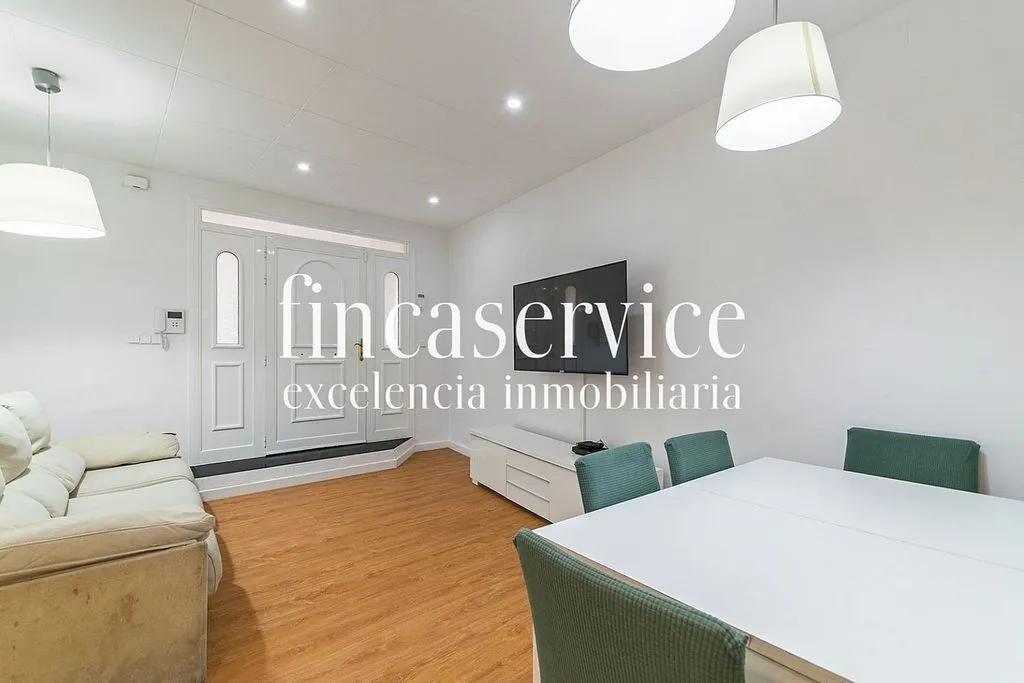 Elutuba - Flat with Two Accesses in Sants, Barcelona