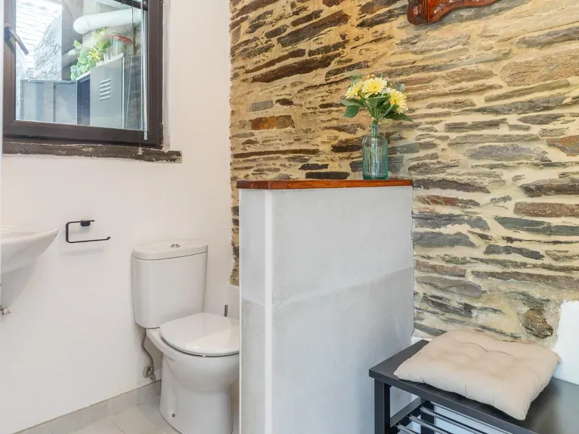 Salles de bain - Restored Chalet with River Walk Access in Lugo