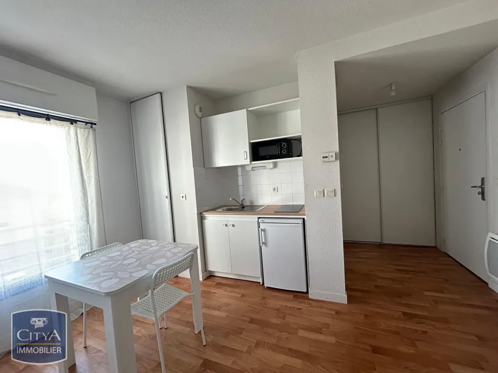 Cuisine - Appartement Meublé T1 avec Ascenseur à Laval