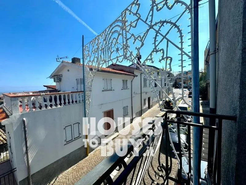 Rõdu - Apartment with Panoramic Terrace in Carfizzi