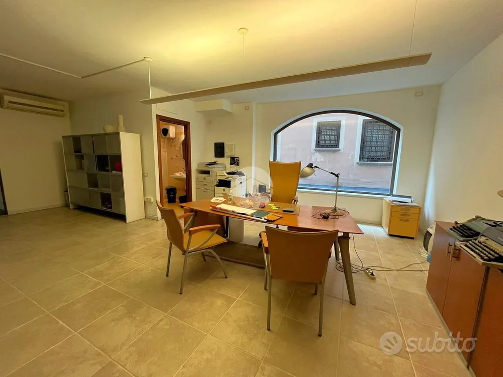 Bureau - Office with Parking in Desenzano del Garda