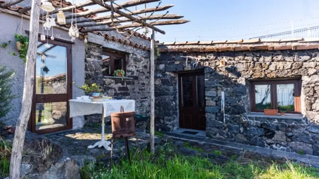 Exterior - Rustic Cottage with Sea View in Acireale