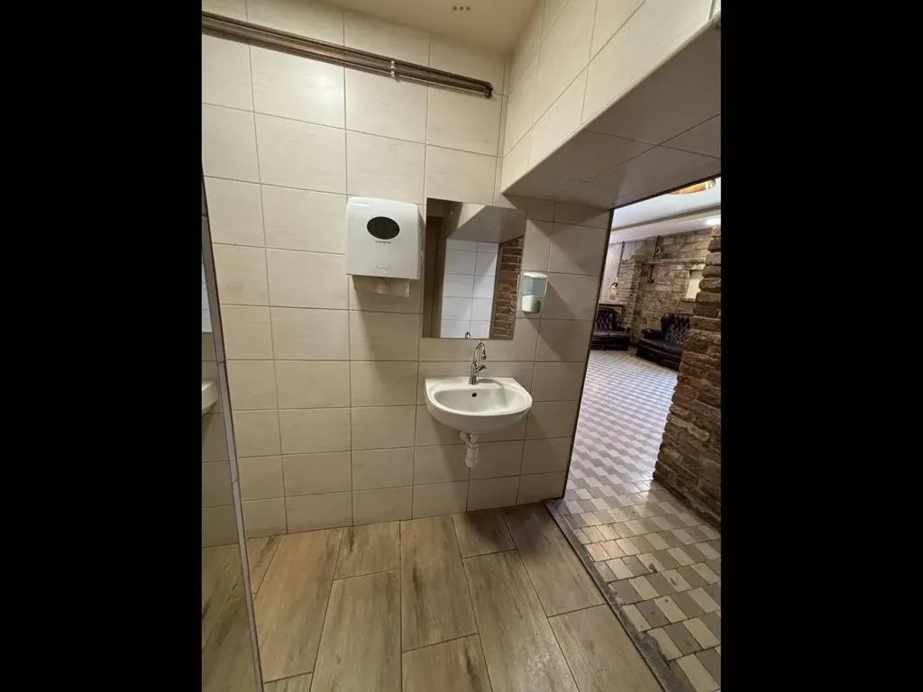 Bathrooms - Commercial Property with Restaurant in Békéscsaba