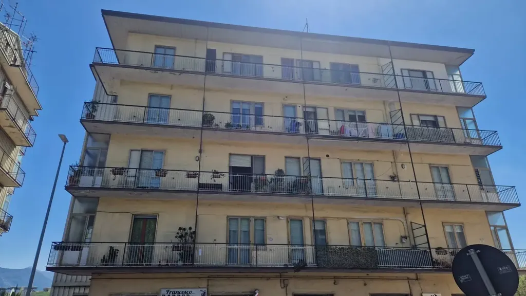 Välivaade - Three-Bedroom Apartment with Balcony in Avellino