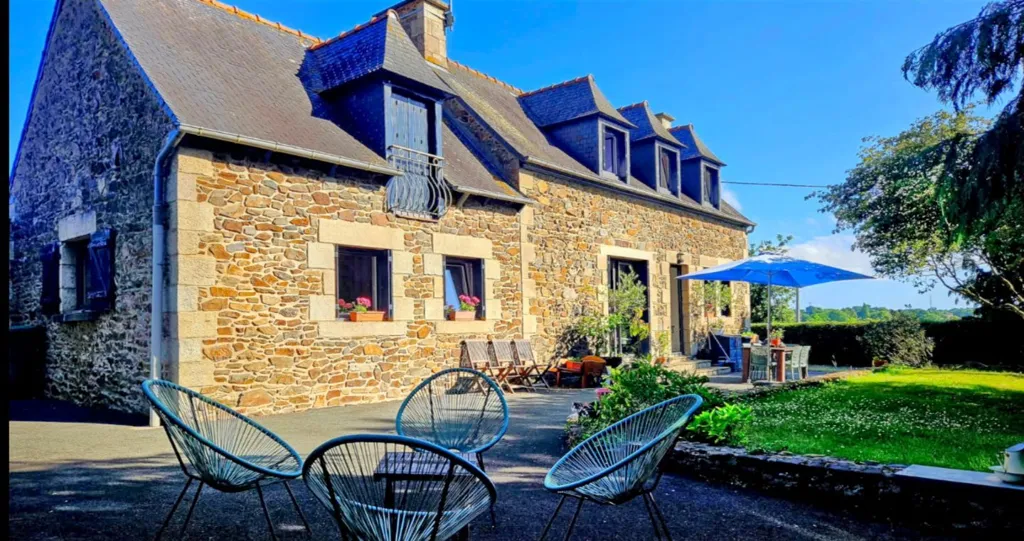 Terrass - Stone Longère with Large Garden in Lantic