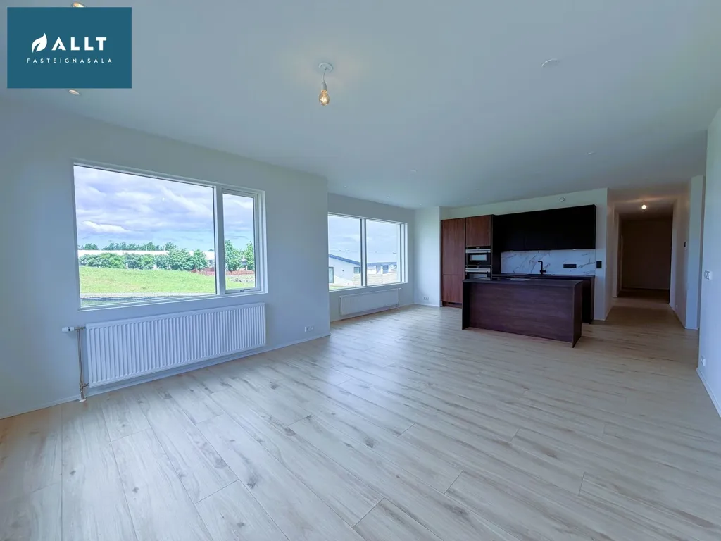 Elutuba - Modern Apartment with Balcony in Reykjanesbær