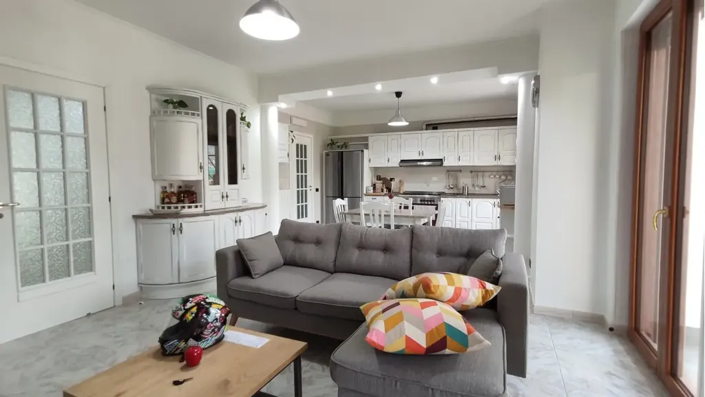 Séjour - Rear-Facing Apartment with Solarium in Solofra