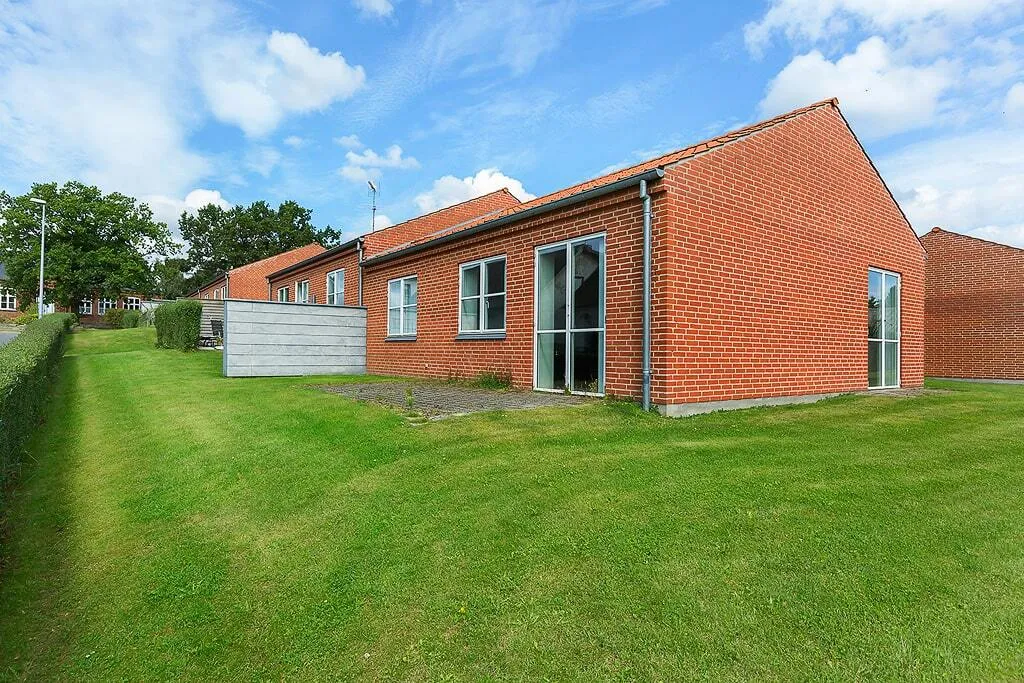 Aed - Two-Bedroom Apartment with Garden in Ørsted