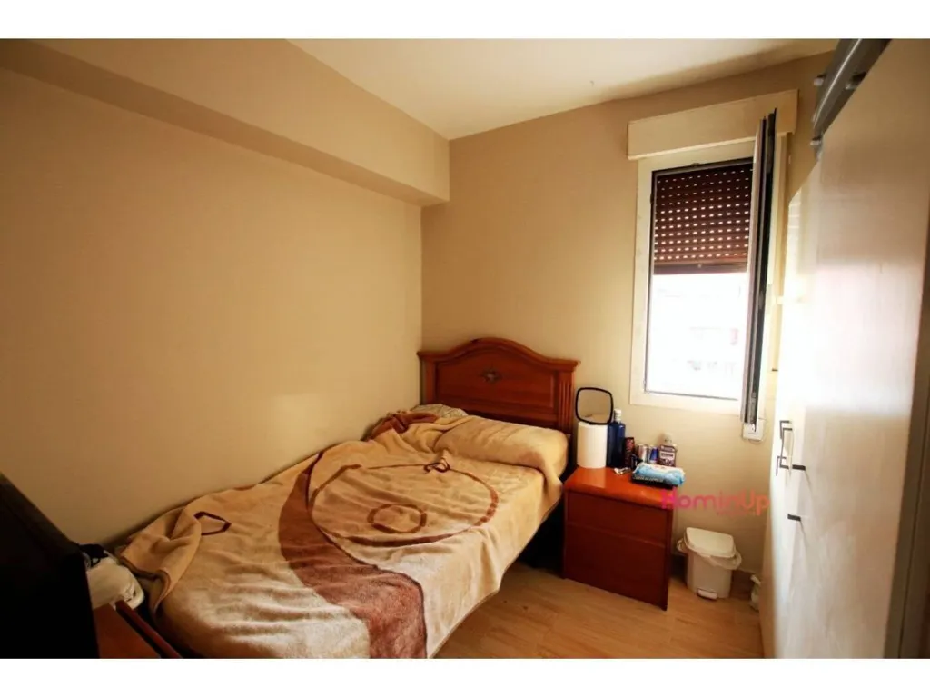 Magamistoad - Three-Bedroom Apartment with High Ceilings in Bilbao