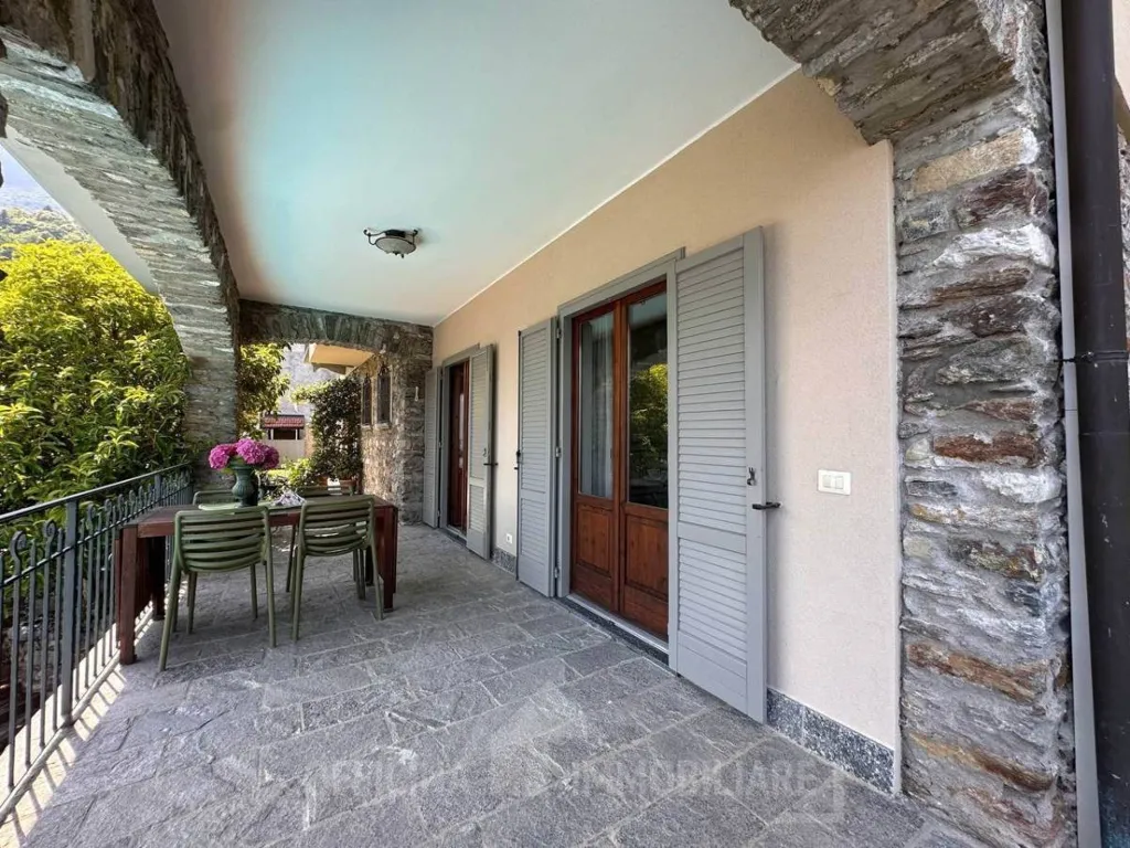 Terrass - Rustic Lake View Apartment in Musso