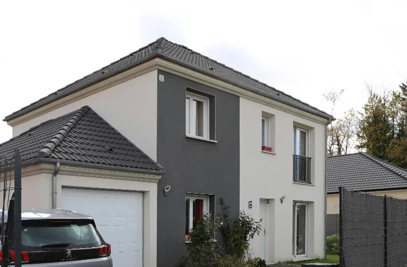 Exterior - Contemporary House with Garden in Brie-Comte-Robert