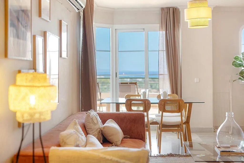Séjour - Apartment with Pool in Nueva Andalucía Centre