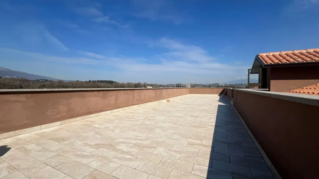 Terrass - Mixed-Use Villa with Terraces in Spoleto