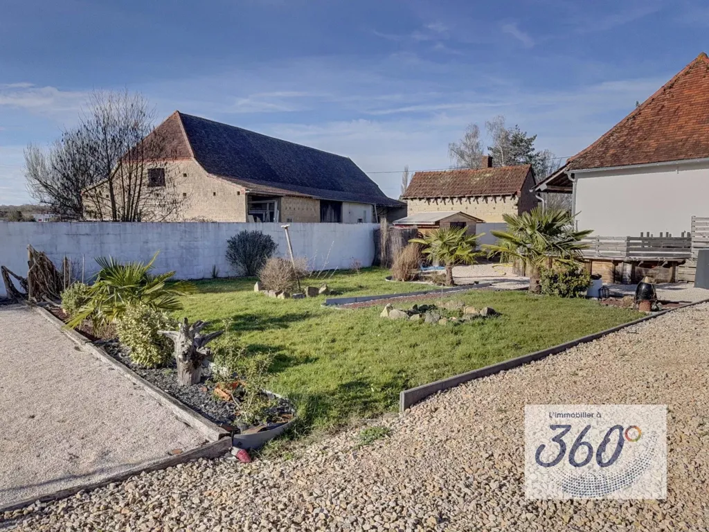Aed - Renovated Farmhouse with Pool in Louhans