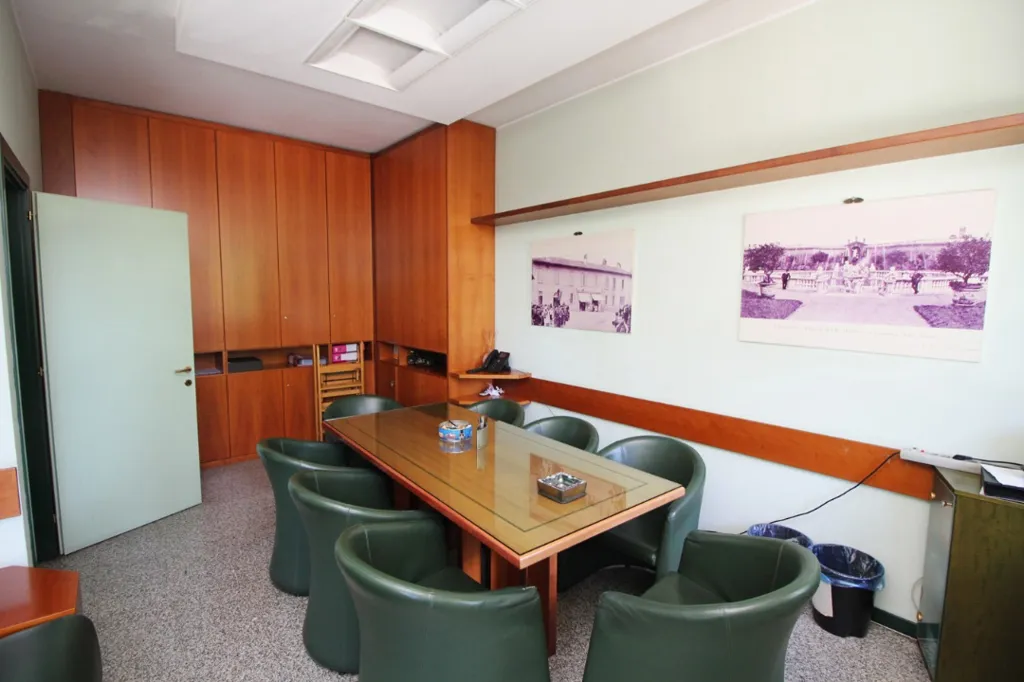 Kabinet - Office with Parking in Central Lainate