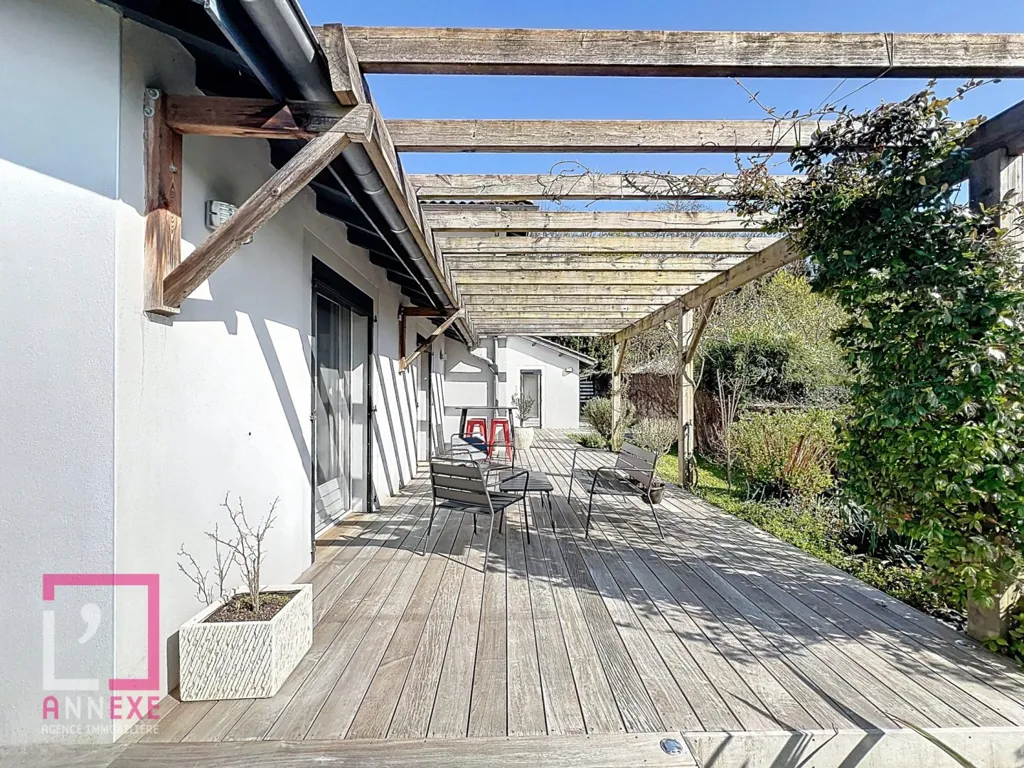 Terrace - 8-room house in Rochetaillée-sur-Saône