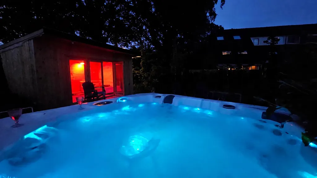 Terrasse - Furnished Room with Jacuzzi in Muntendam