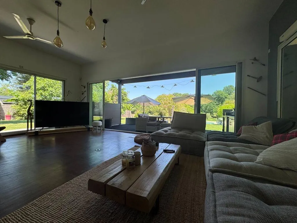 Séjour - Maison d'Architecte avec Piscine à Salleboeuf