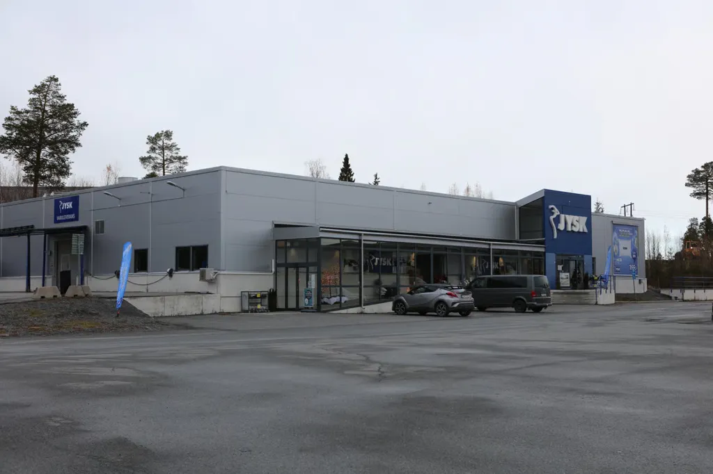 Extérieur - Large Property with Ample Parking near E14