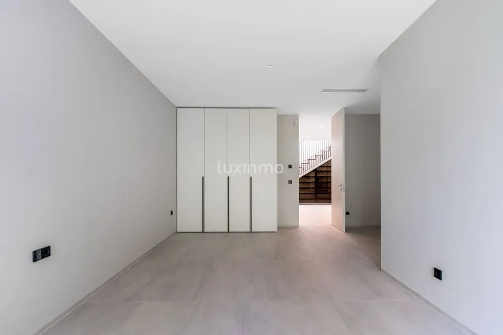 hallway_entrance