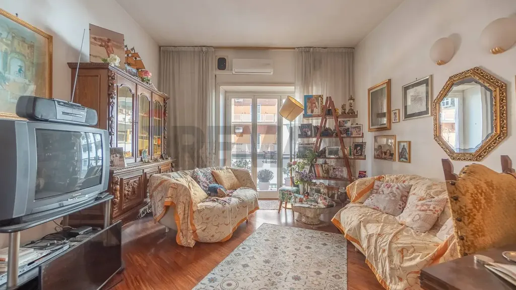Séjour - Furnished Apartment with Balcony in Rome