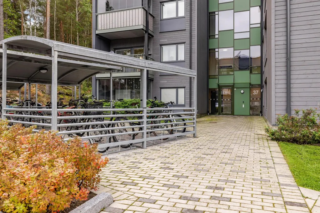 Jardin - Modern Apartment with Extra Study in Björkalund