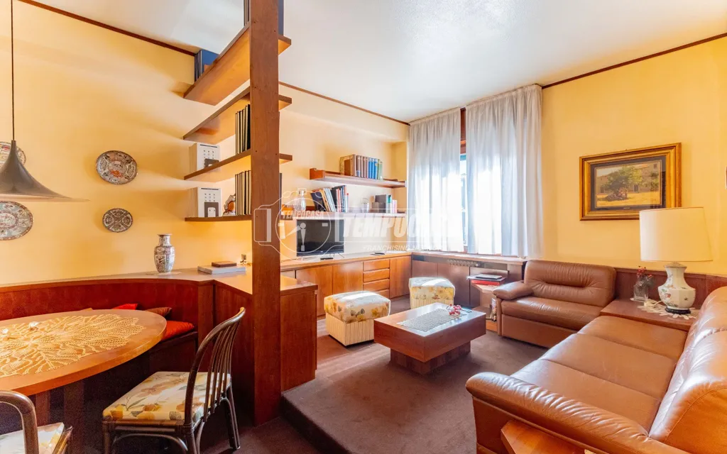 Séjour - Bright Bilocale with Balcony in Milan