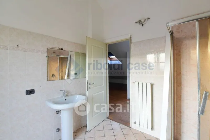 Vannitoad - Four-Room Apartment with Balconies in Mariano Comense