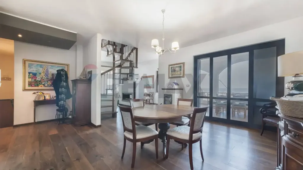 Salle à manger - Panoramic Apartment with Sea View in Montesilvano