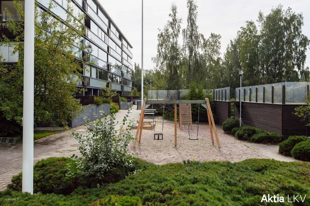 Garden - Modern City Flat with West Balcony in Espoo