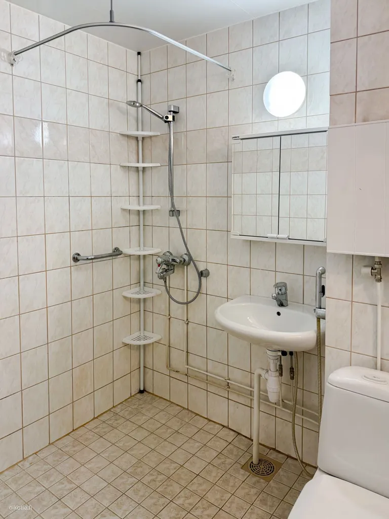 Salles de bain - Three-Room Flat with Balcony in Hervanta