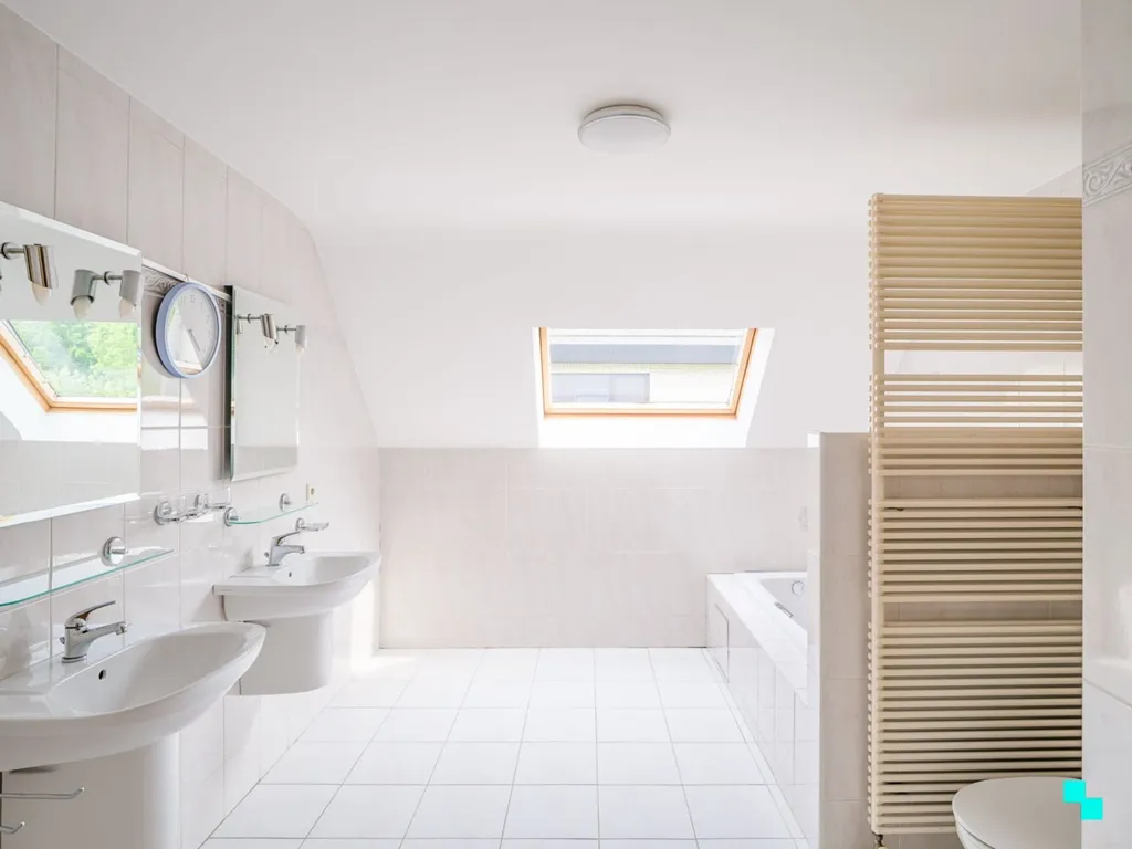 Bathrooms - Spacious Villa in Quiet Residential Area
