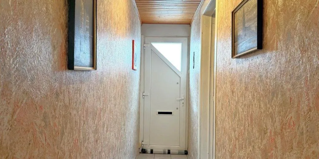 Entrée - Maison à Renover avec 3 Chambres au Centre de Wervik