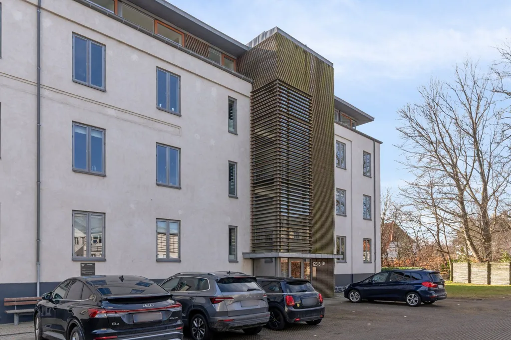 Exterior - Apartment with Balconies in Hellerup