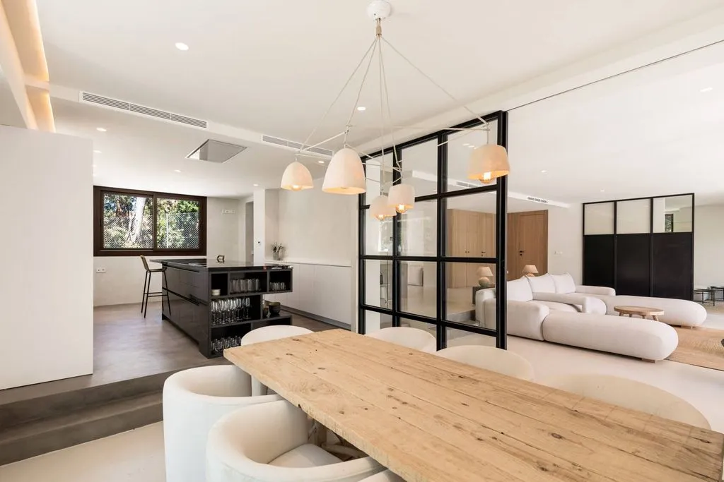 Dining Room - Beachside Villa with Pool in Marbella