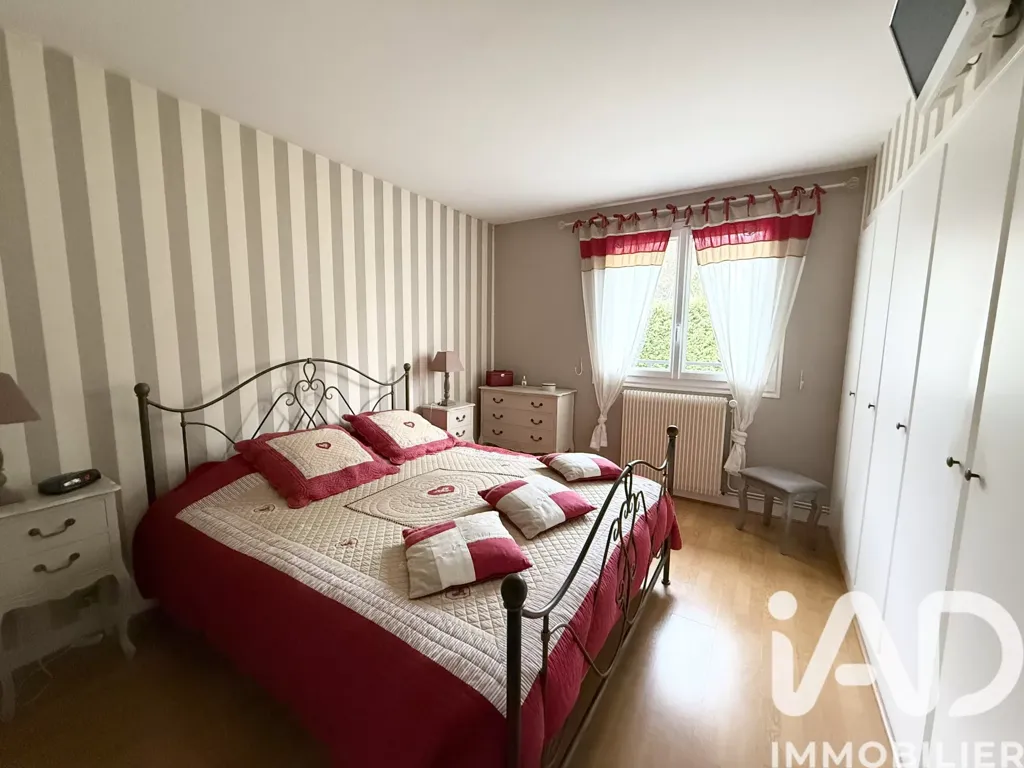 Bedrooms - 1980s House with Pool in Ville-Saint-Jacques